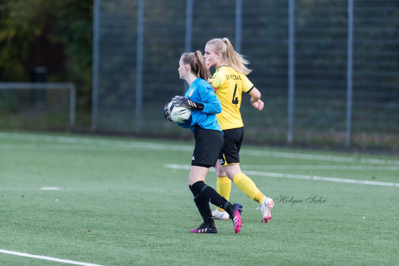 Bild 225 - F SSC Hagen Ahrensburg - SV Frisia 03 Risum-Lindholm : Ergebnis: 2:0